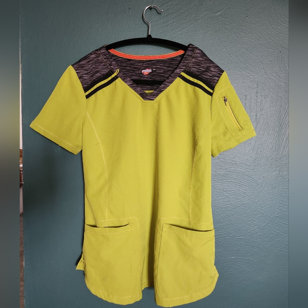 Dickies Dynamix 3-Pocket V-Neck Melange Scrub Top